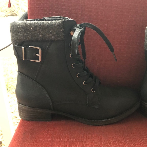 Blk ankle boots tie up with side zipper - Picture 2 of 5